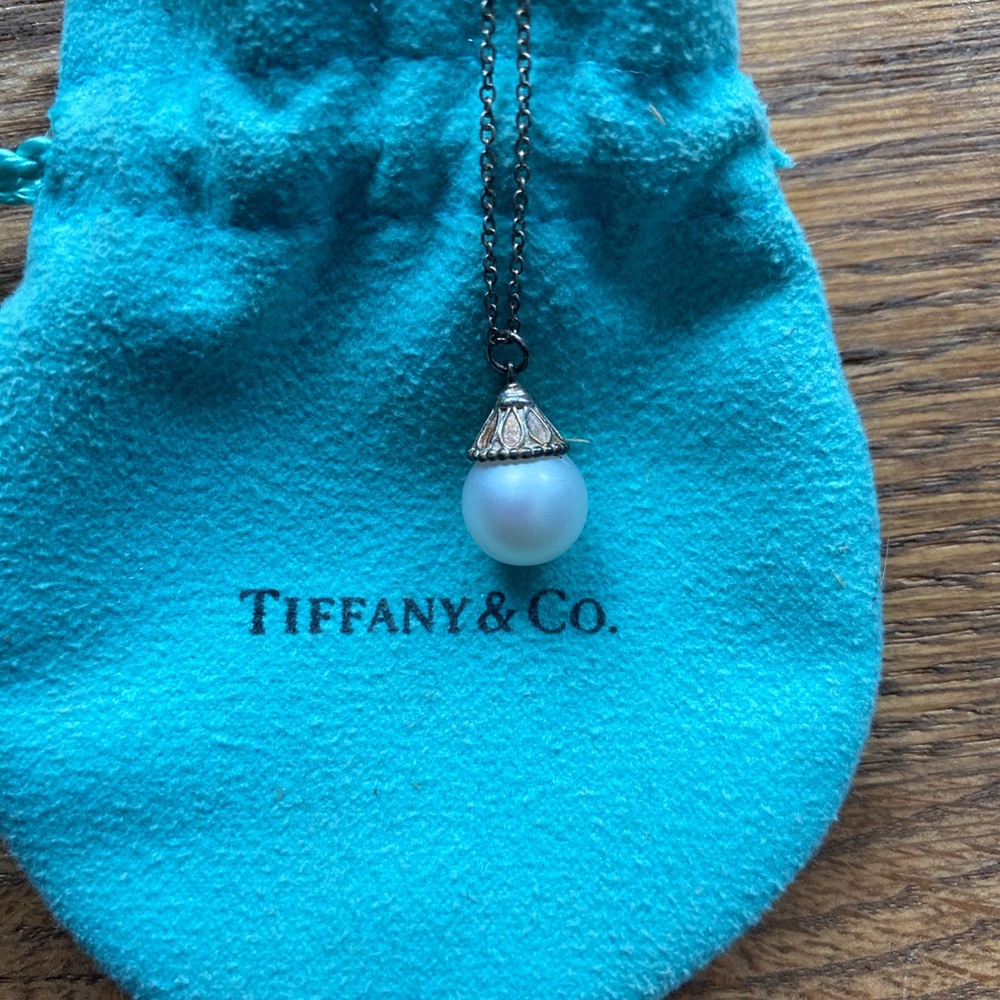 Tiffany & Co single pearl necklace silver chain